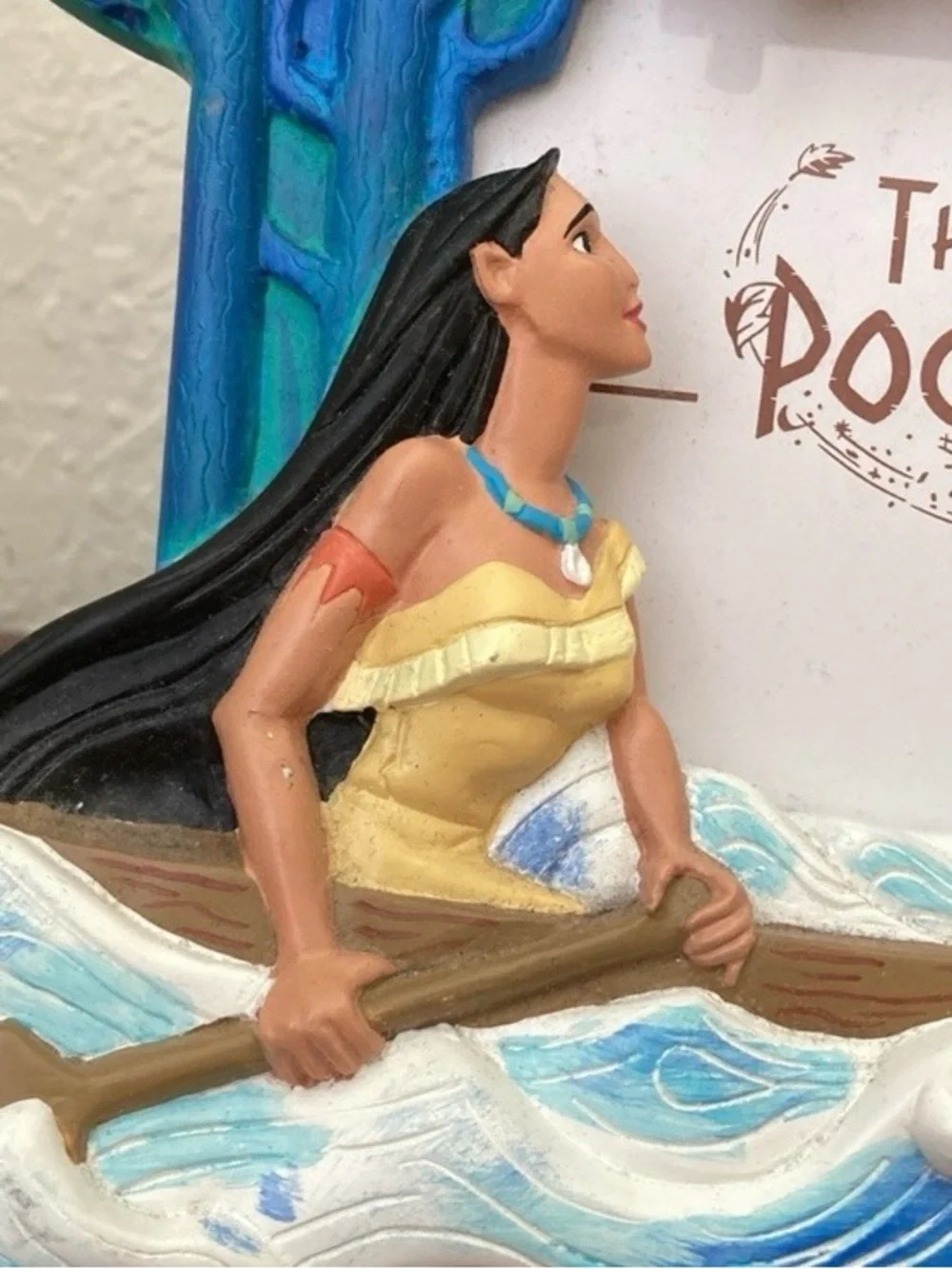 Disney VINTAGE Pocahontas Resin Picture Frame . 4x6 photo.